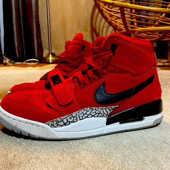 Men’s Air Jordan Legacy 312 Toro Varsity Red/Black/White - Picture 1 of 4
